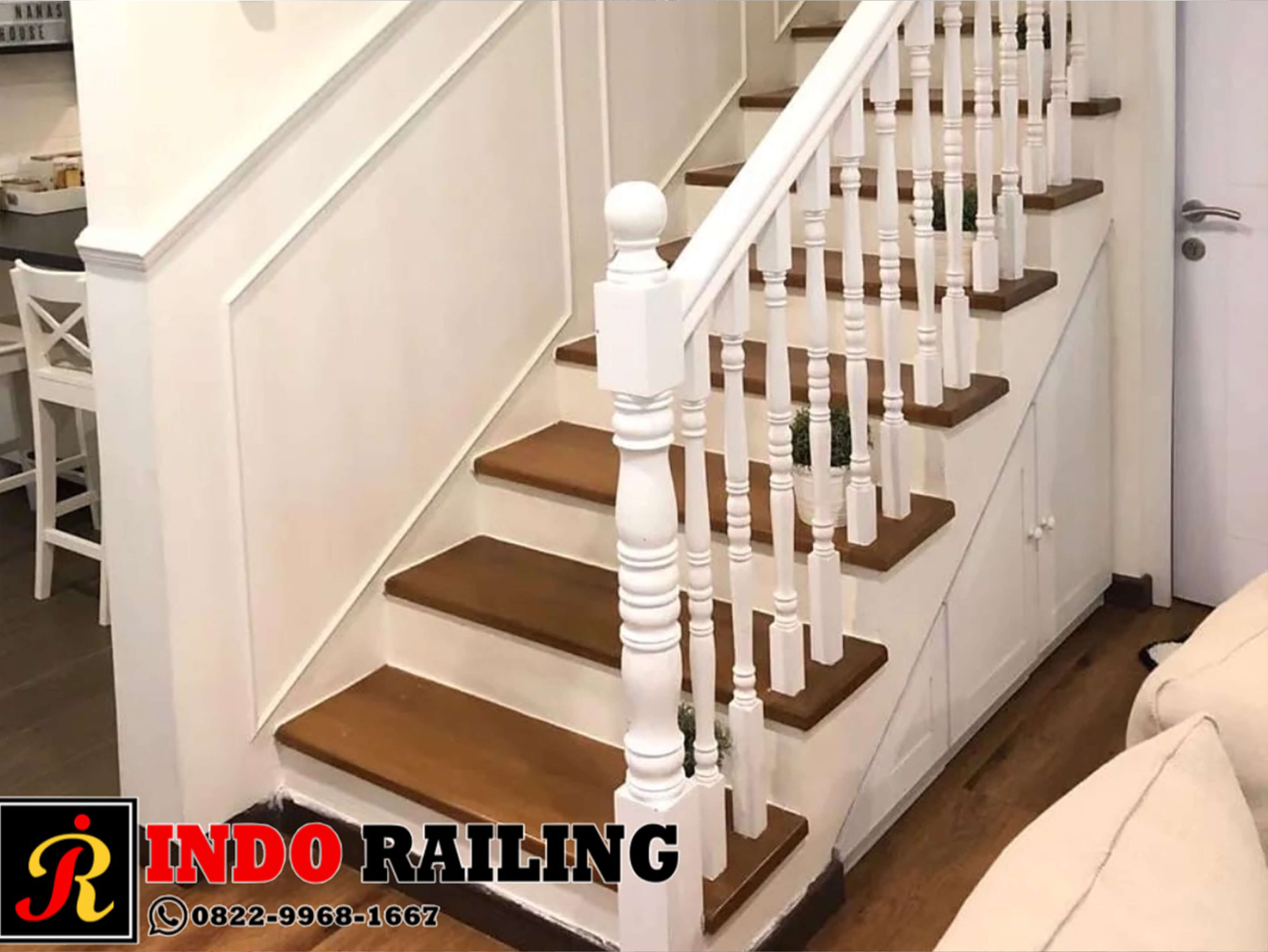 Railing Tangga Kayu